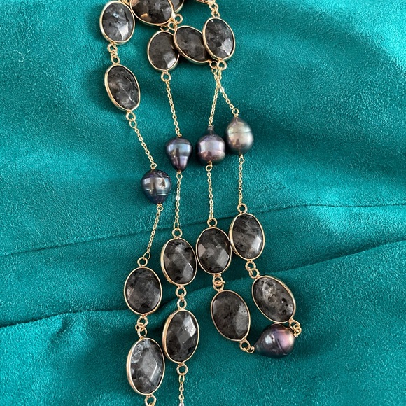 Long faux pearls with framed stones necklace - Picture 4 of 4